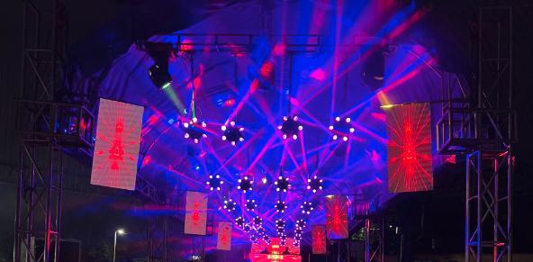 Oktober Fets En Metalio