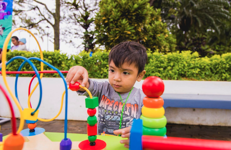 Taller: Aprendamos a jugar con Tangram