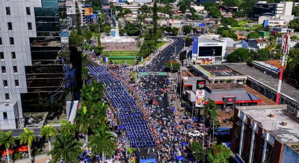 Desfile de Año Nuevo por Banda El Salvador